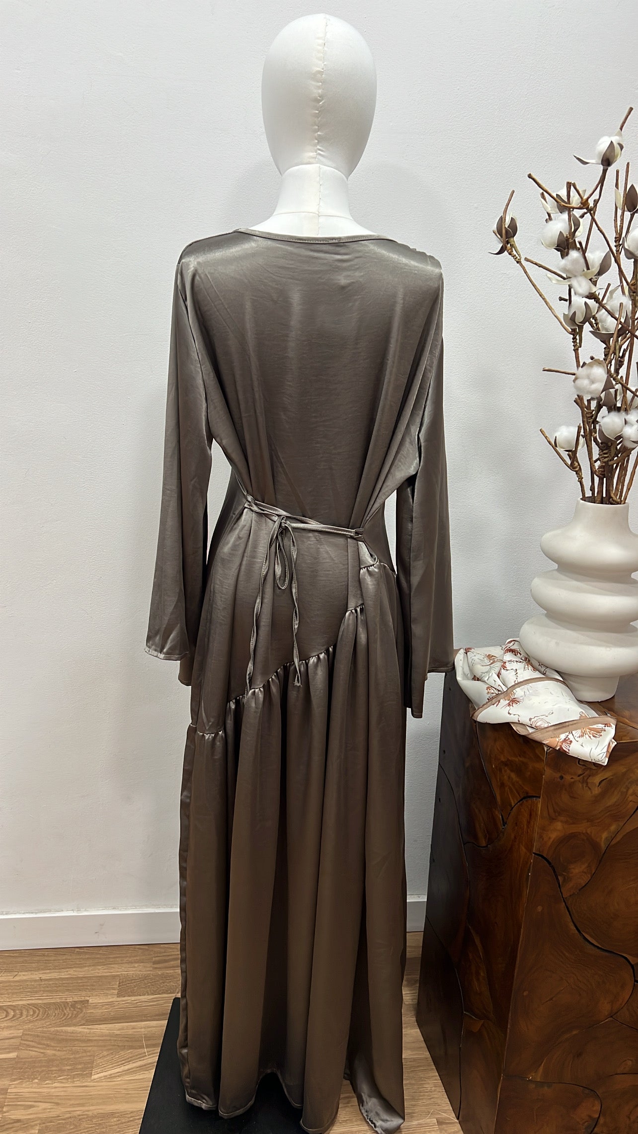Vestido volante taupe 1012